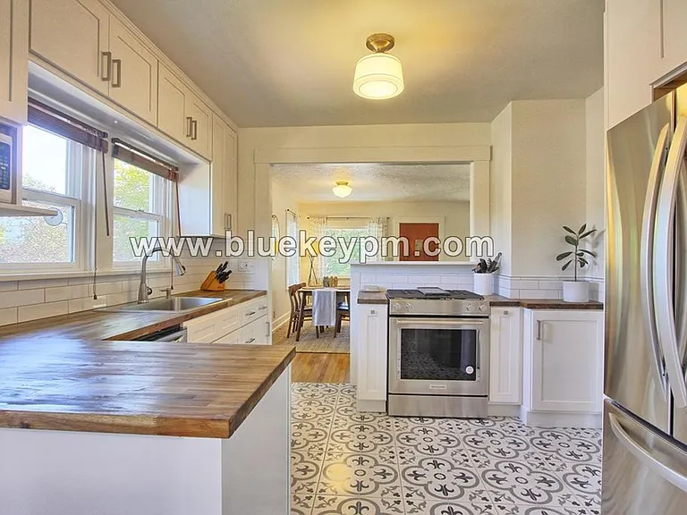 5271 NE 30th Ave — Photo 6