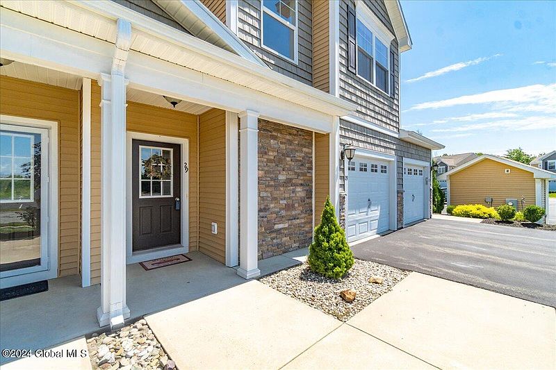 3rd image of 29 Stacey Court