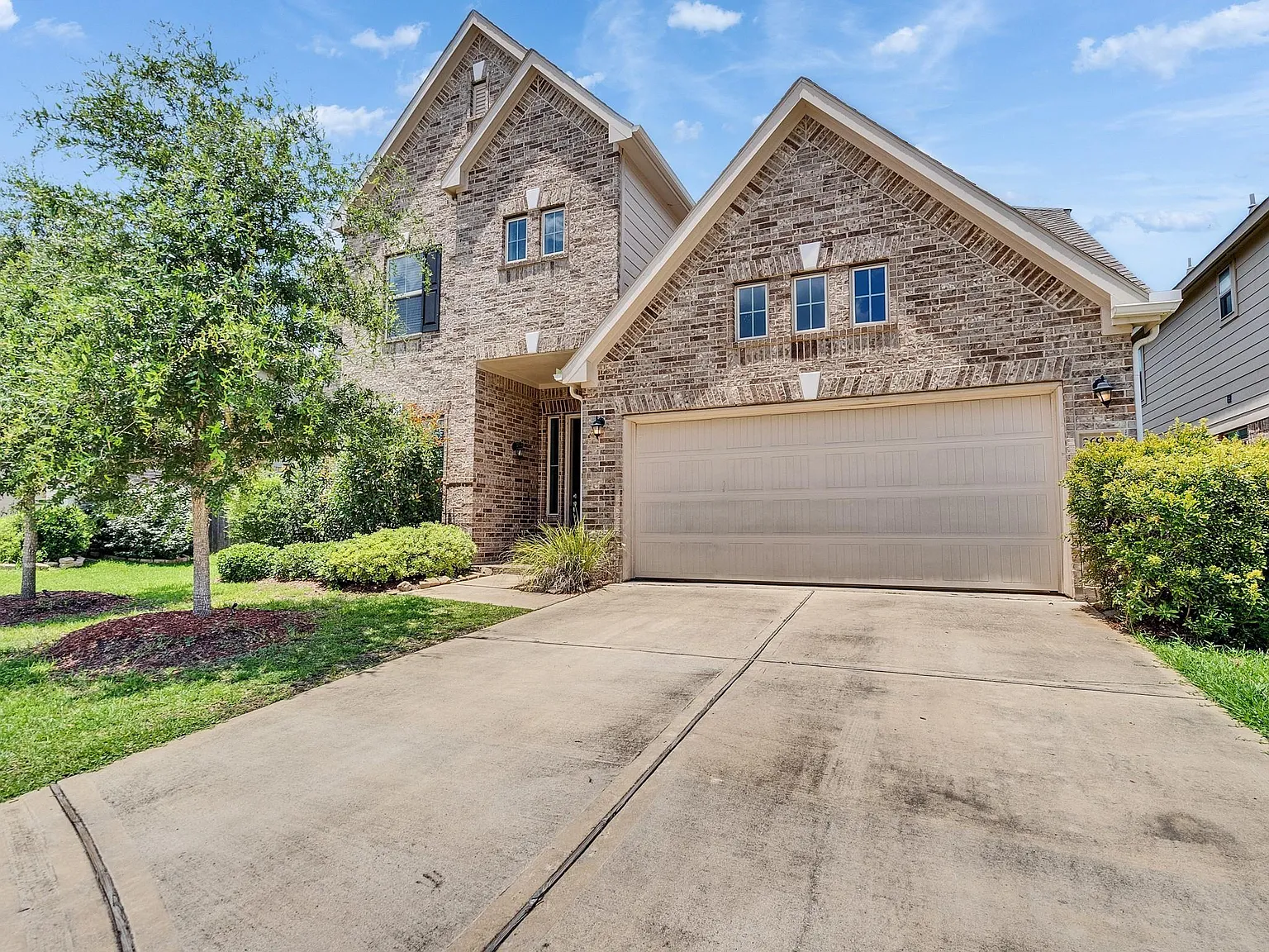 5 bed, 3.5 bath, 2788 sqft, $2,995 — Photo 3