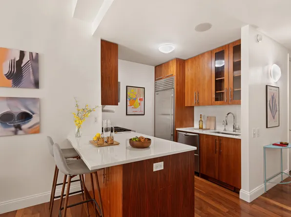 88 Greenwich Street 906 image 3 of 6