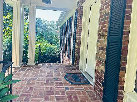 3rd image of 19497 Oakwood Dr