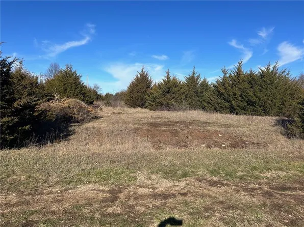 9 Arkansas Dr, Linn Valley, KS 66040