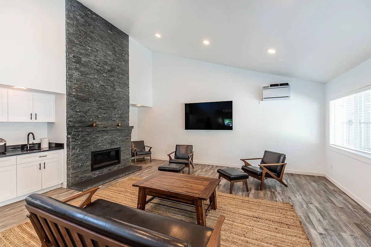 Building Photo - Raintree Village Apartments