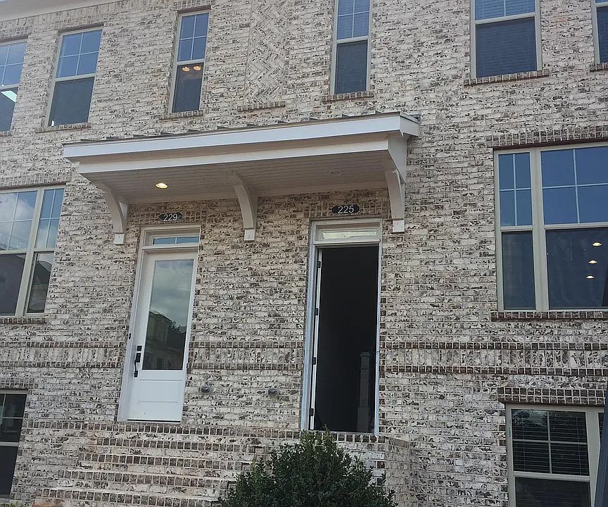 1st image of 225 Bedford Aly