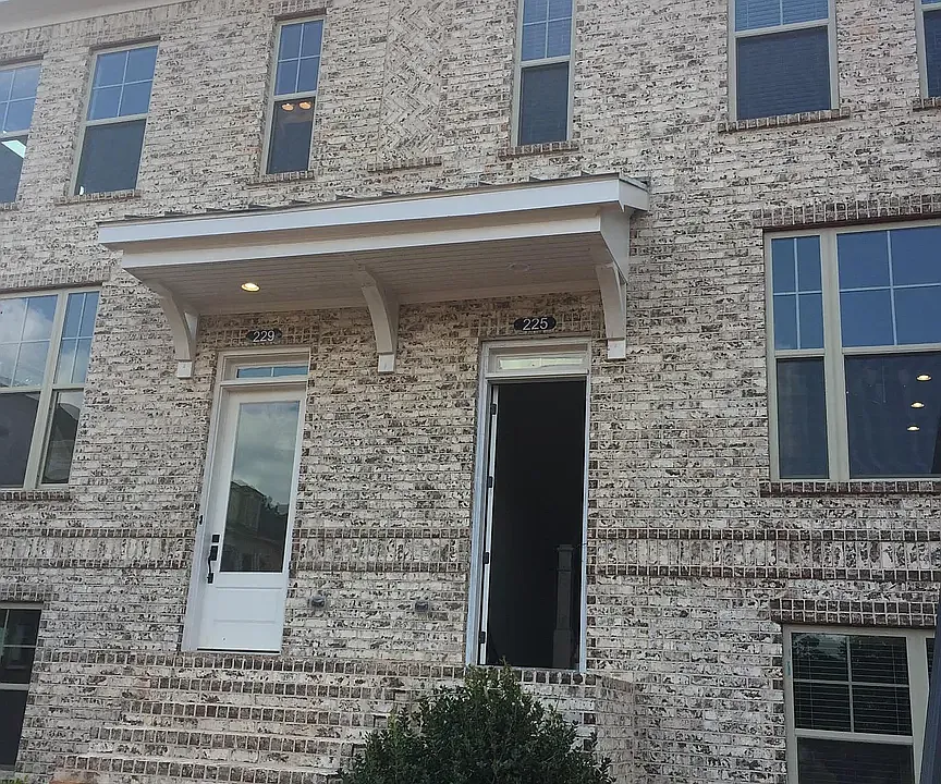 225 Bedford Aly