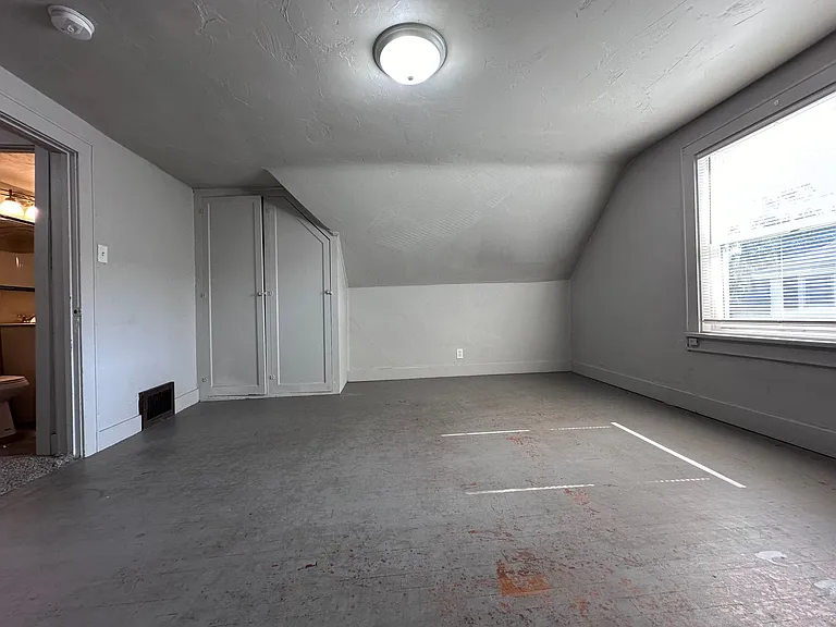 854-856 Kellogg St — Photo 15