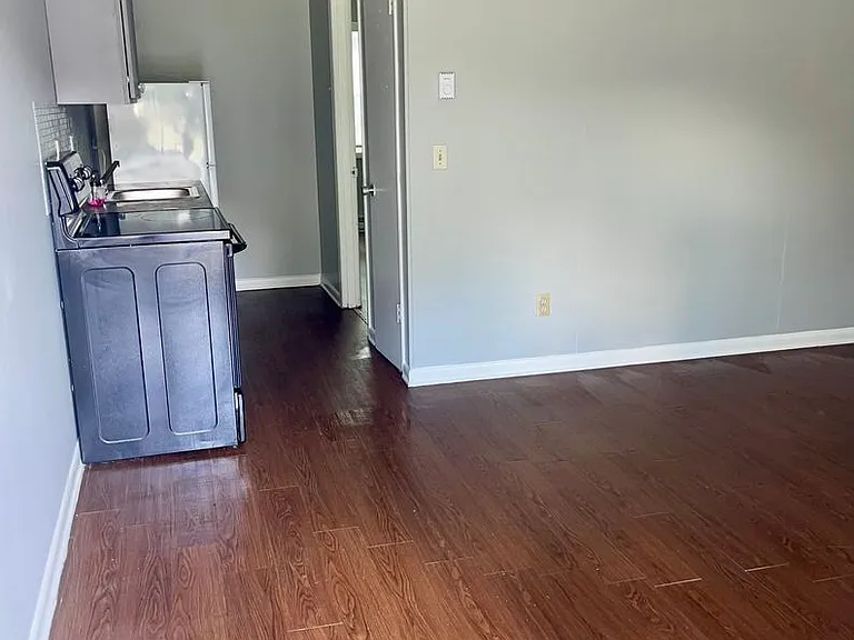 630 Burson Ave — Photo 3