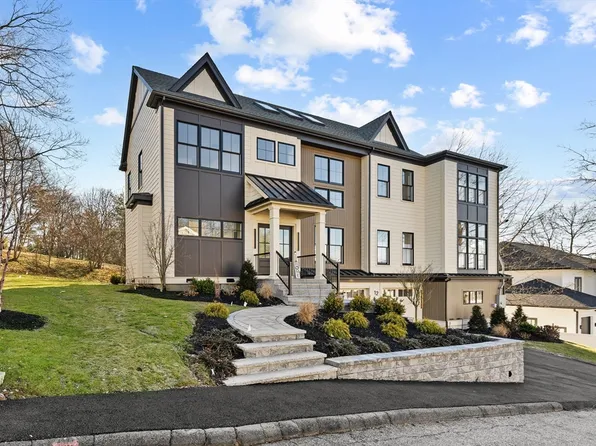 12 Hill St, Needham Heights, MA 02494