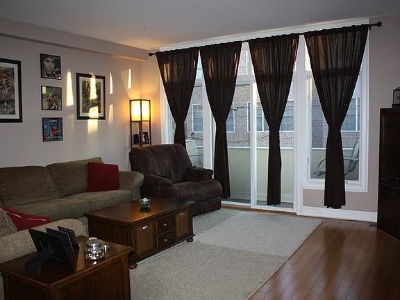 4th image of 723-25 Bainbridge St #B