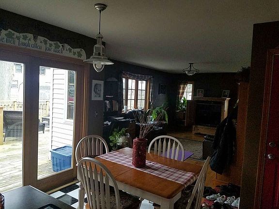 4th image of 2428 Lombard Ave
