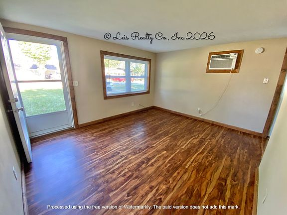 4th image of 321 Smith St #1