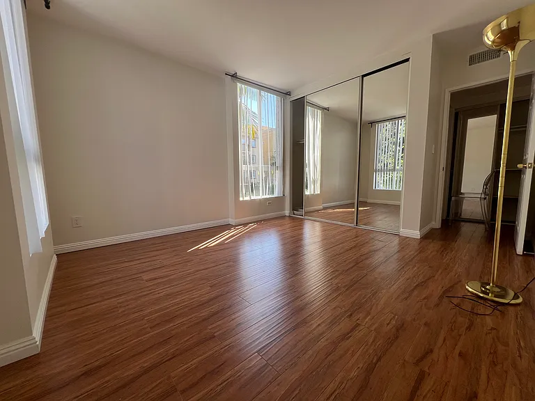 1943 Selby Ave #101 — Photo 6