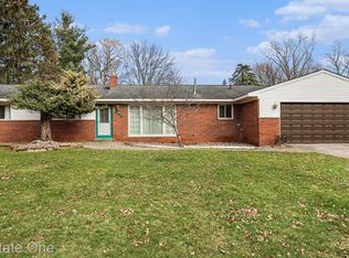 313 Nesbit Ln, Rochester Hills, MI 48309