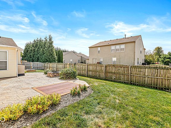 5th image of 1347 King Maple Dr