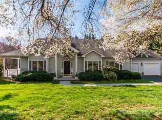 328 Cardinal Ln, Waynesville, NC 28786