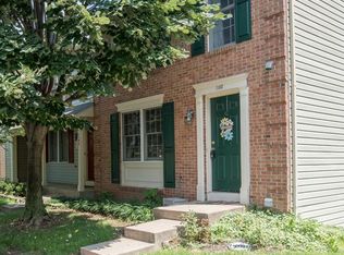 1102 Floyd Pl, Herndon, VA 20170