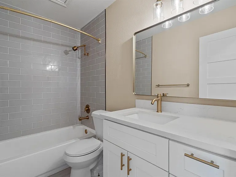 11901 Swearingen Dr #105 — Photo 15