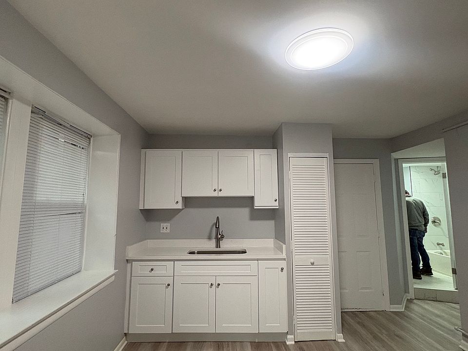 1st image of 2811 S Lawndale Ave #1A