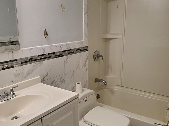 5th image of 314 Jefferson Ave #2F