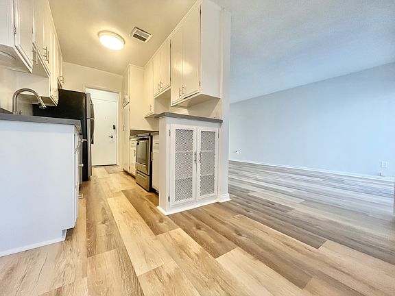 4th image of 8011 Romaine St #115A