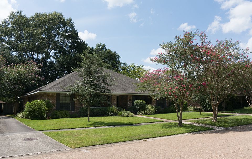 2nd image of 1425 Oakdale Dr
