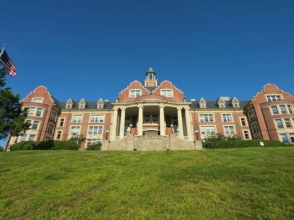 15 Mount Saint Marys Way APT 205, Hooksett, NH 03106
