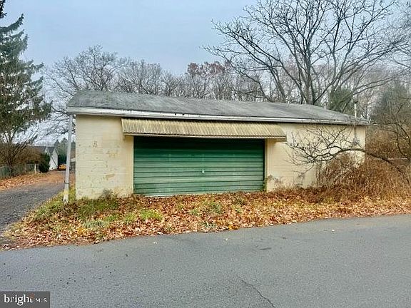 2nd image of 0 E Pine St