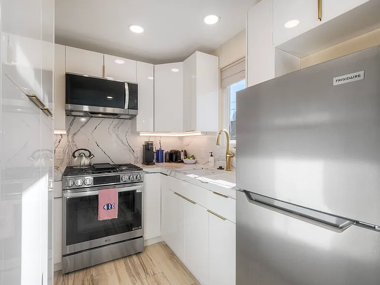 409 N Ditmar — Photo 11