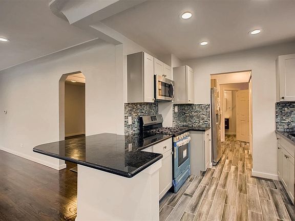 3rd image of 430 Newton St