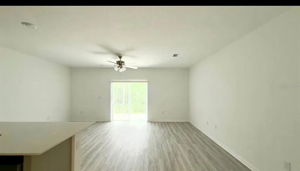 3 bed, 2.5 bath, 1515 sqft, $1,900 — Photo 2
