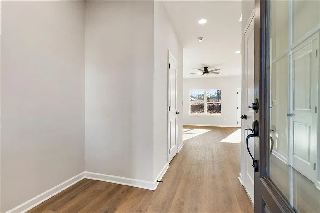 3 bed, 2.5 bath, 1672 sqft, $2,200 — Photo 4