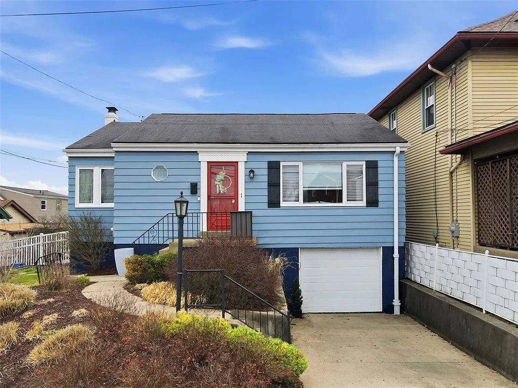 1636 Trinity St photo 1