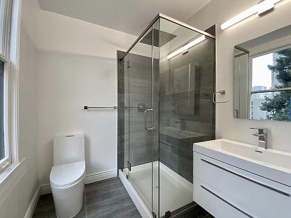 4th image of 946 Jones St APT 4