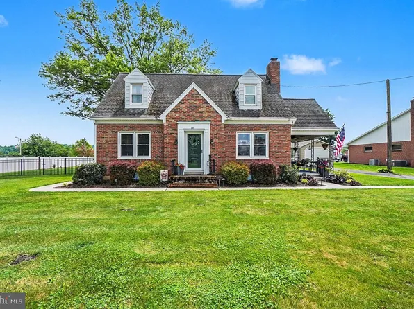 118 E Queen St, Jonestown, PA 17038