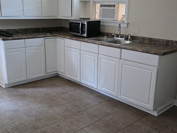 3rd image of 412 Talbot Ave