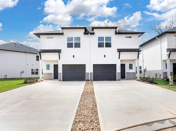 2039 Longmire Villas Ct, Conroe, TX