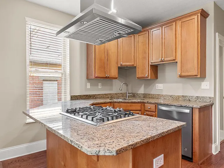 1131 Franklin Ave — Photo 28