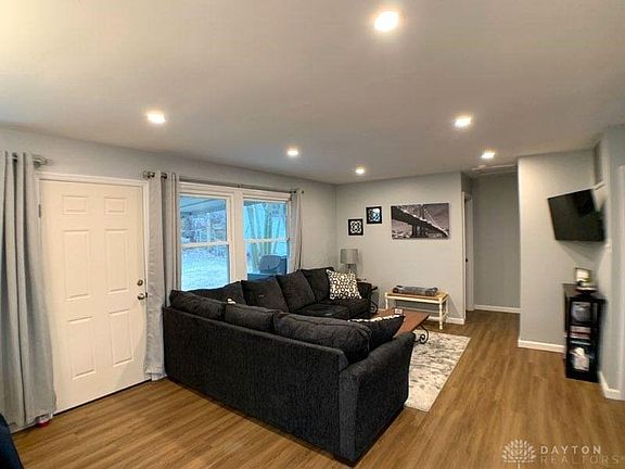 5th image of 5048 Glouster Ave
