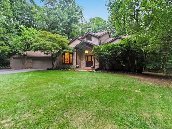 7493 Black Forest Dr, Dexter, MI 48130