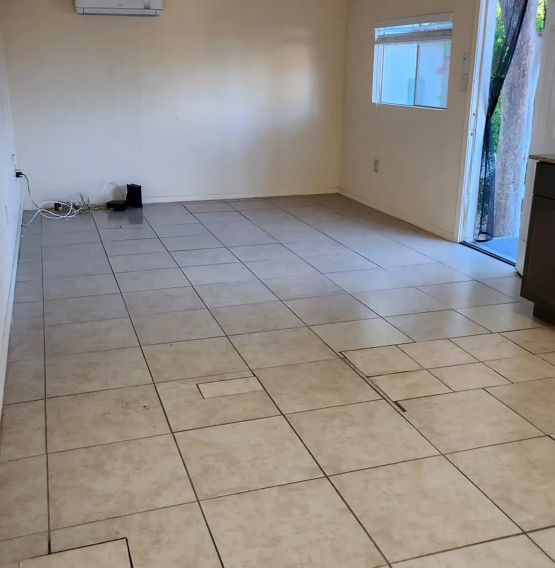 919 S Dora Ave — Photo 2