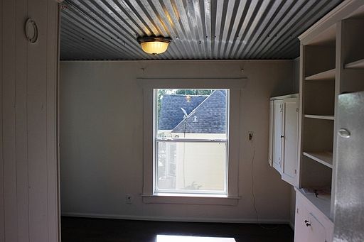 4th image of 814 1/2 S Alamo St