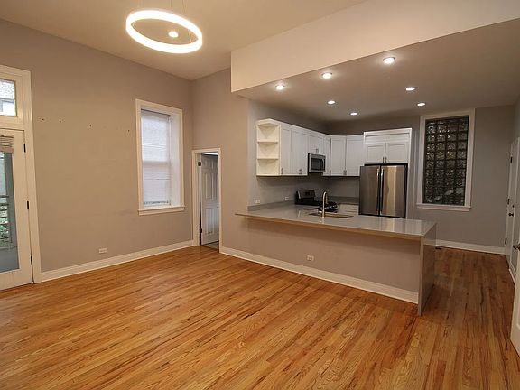 4th image of 1435 N Ashland Ave #1F