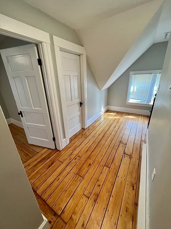 1 bed, 1100 sqft, $1,300 — Photo 4