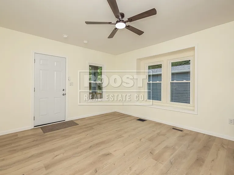 955 Avondale Ave — Photo 5