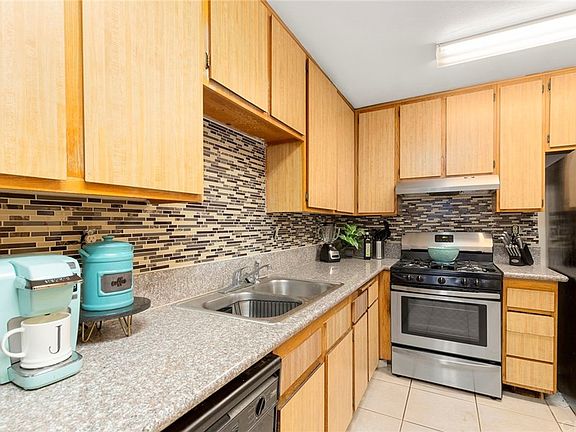 3rd image of 1224 S Cypress Ave APT A