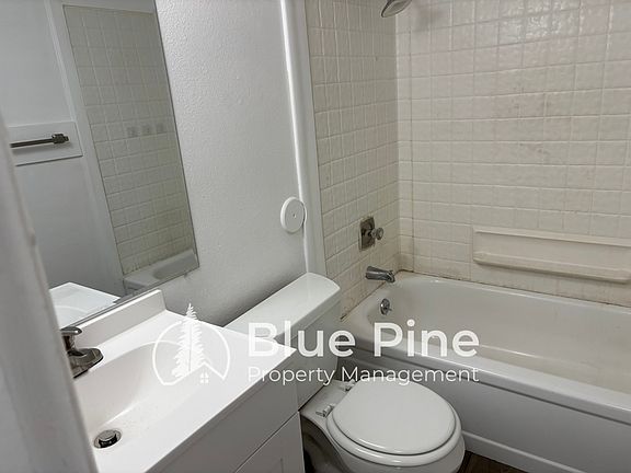 5th image of 411 Gladstone St Unit 3