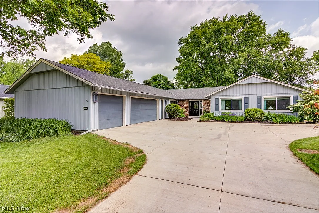 10761 Waterfall Rd photo 1