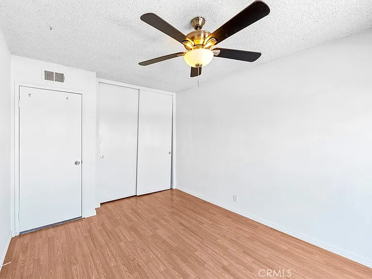 1407 Lakeside Ln — Photo 46