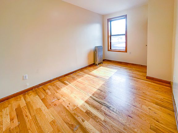 3rd image of 81 Crooke Ave APT 31