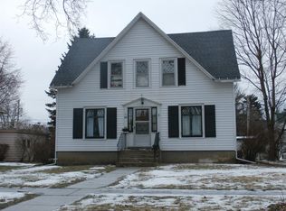 409 N 11th St, Rochelle, IL 61068